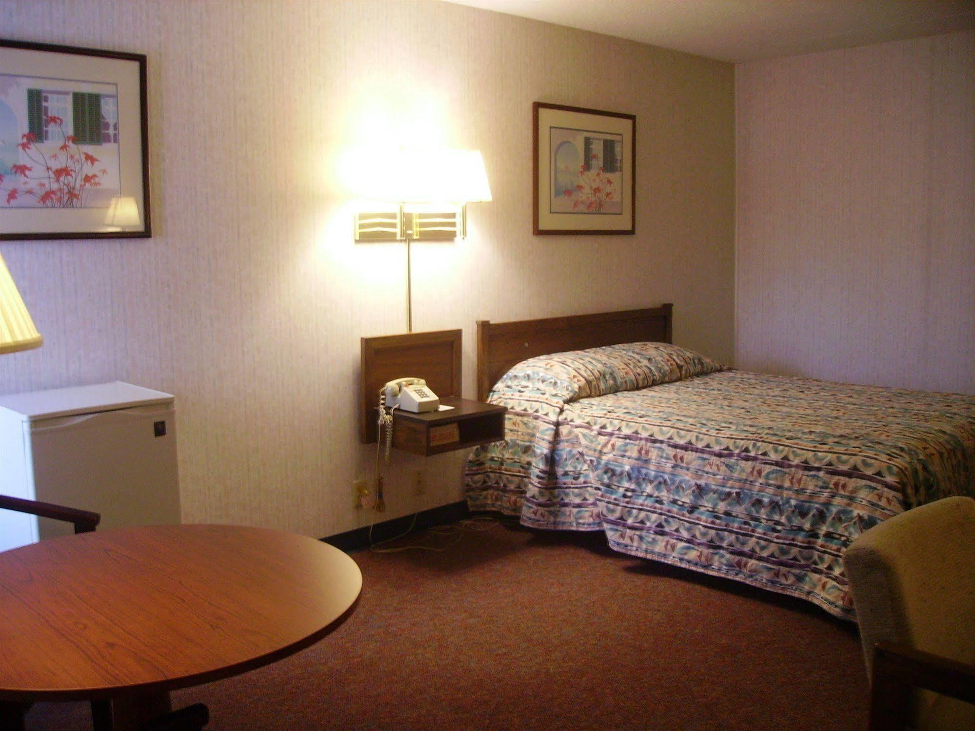 Red Carpet Inn Fanta Suites Hotel Greenwood Exterior foto